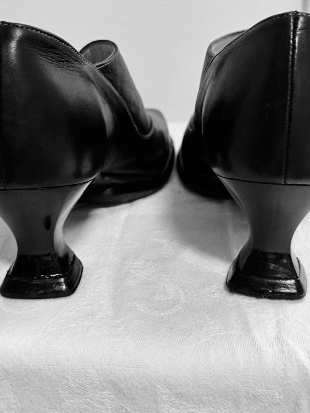 John Fluevog Gracias Black Leather Buckle Chunky Heel 10 w/Dustbag - Picture 9 of 13